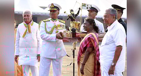 Chief of Naval Staff Admiral R Harikumar presents a memento to President Droupadi Murmu at a function at INS Dhronacharya in Fort Kochi. (Photo | T P Sooraj, EPS)