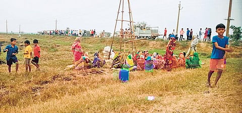 Agitating villagers including women opposing the soil testing work | Express