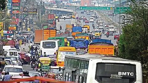 Massive traffic congestion near NICE Road at the entry of the newly inaugurated Bengaluru-Mysuru Expressway. (Photo, EPS)