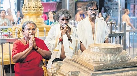 Bomman and Billie, the tribal couple who were featured in the Oscar-winning documentary ‘The Elephant Whisperers’, offering prayers at Guruvayur temple on Monday