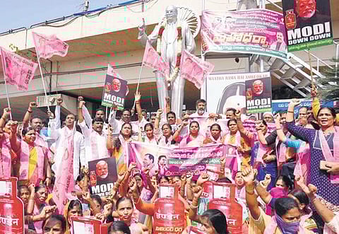 BJP activists stage a protest at the BR Ambedkar statue at Tank Bund in Hyderabad on Thursday against the Centre’s decision to raise prices of LPG refills by `50 per cylinder | Manhal