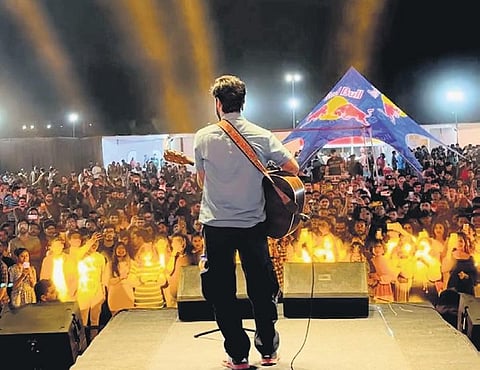 Rahgir during performance