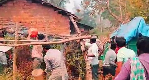 The eyewitnesses said that a group of villagers, against whom the police have booked a case, came to the houses in the Dalit colony and started throwing logs of wood and they also poured petrol.