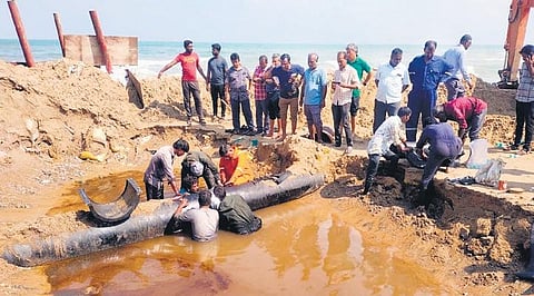 Since Thursday night, oil has been leaking from the CPCL pipeline which spans along villages of Nagore Pattinacherry and Samanthampettai in Nagapattinam | Express