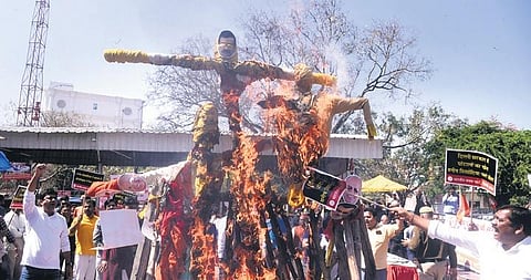 Effigies of Arvind Kejriwal, Manish Sisodia & Satyendra Jain were burnt. (Photo | Parveen Negi, EPS)