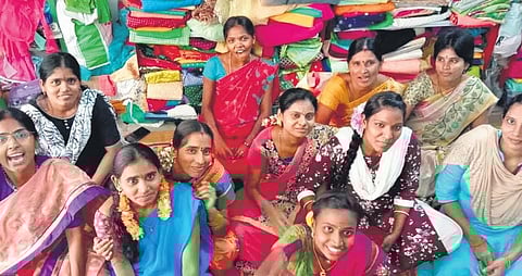 With customers from the USA, Australia, Netherlands and other countries, Sushma has recorded a monthly turnover of Rs 10-12 lakh, totalling around Rs 1 crore per annum. Of the turnover, Sushma pays ab