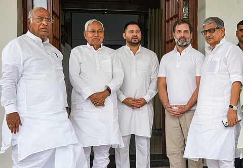Bihar CM Nitish Kumar and Deputy CM Tejashwi Yadav with Congress President Mallikarjun Kharge, Congress leader Rahul Gandhi and JD (U) President Rajiv Ranjan Singh. (Photo | PTI)