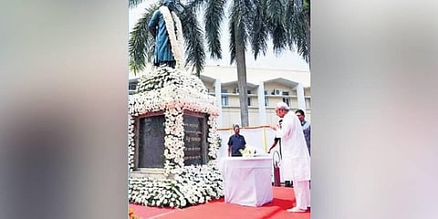  Chief Minister Naveen Patnaik paying tribute to Biju Babu on Monday | Express 