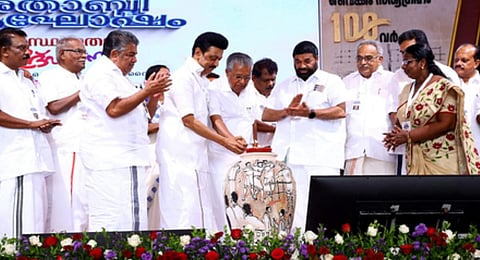 Kerala Chief Minister Pinarayi Vijayan and Tamil Nadu Chief Minister MK Stalin jointly inaugurate the inauguration of the Vaikom Satyagraha centenary celebrations.
