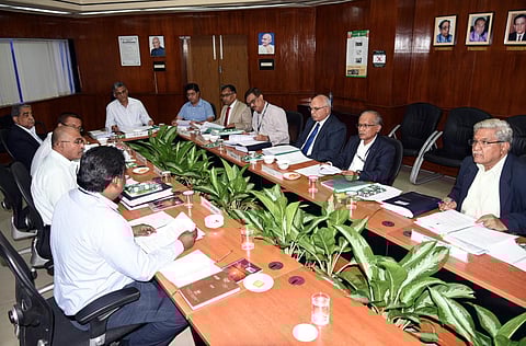 Steel Executives’ Association (SEA) of Rashtriya Ispat Nigam Limited has renewed its plea to the steel ministry to issue necessary directions to SAIL to participate in bid in EoI given by RINL