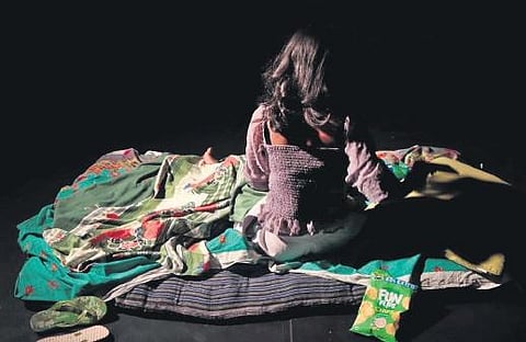 The play offers a firsthand account of life in Nizamuddin Basti on any given day, delving into themes of gender and sexuality through the experiences of the four actors.