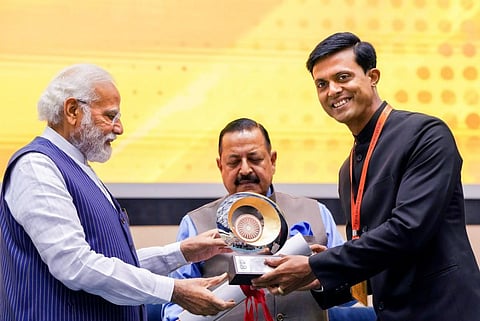 Prime Minister Modi confers the Prime Minister's Award for Excellence in Public Administration to Gumla Collector Sushant Gaurav on April 21, 2023. (Photo | PTI)