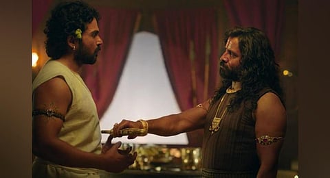 Karthi and Vikram in 'Ponniyin Selvan - 1'. (Screengrab)