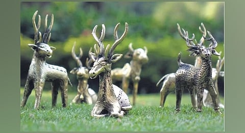 Gift packages include Dokra metalware, Gond paintings