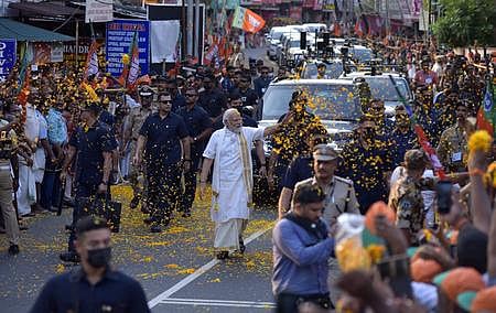PM Modi during his roadshow in Kochi (Photo | EPS)