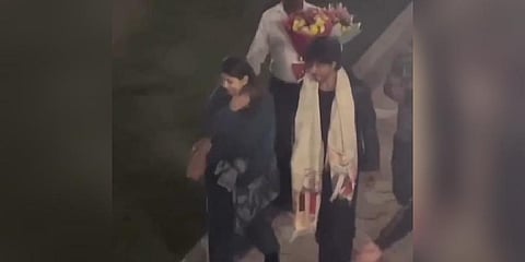 Actor Shah Rukh Khan receiving a grand welcome in a hotel in Kashmir. (Photo | Twitter)