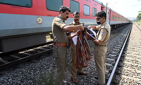 Police examining the materials recovered from a bag, suspected to be that of the assailant, found on the railway track near Elathur in Kozhikode. (Photo| E Gokul)