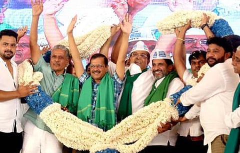 Delhi CM Arvind Kejriwal inaugurated Farmers Convention organised by Karnataka Rajya Raita Sangha in Bengaluru on Thursday (Photo | EPS)