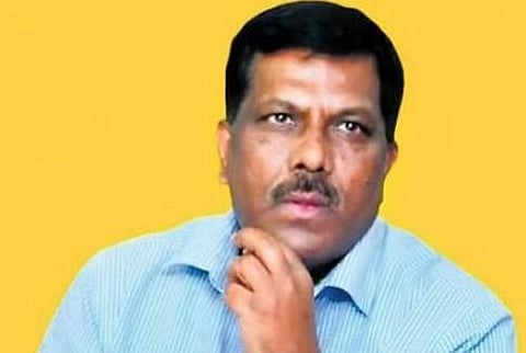 Shambhu Kallolikar (59), a retired IAS officer from Tamil Nadu cadre, has sprung a surprise in the Raybag Assembly constituency in Karnataka.