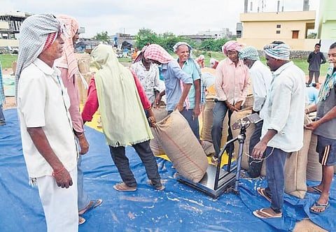 Procurement of kharif paddy kicked off in Sambalpur district on Friday amid high hopes as farmers are set to receive enhanced MSP of Rs 3,100 per quintal for their produce.