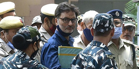 FILE PHOTO: Kashmiri separatist leader Yasin Malik being produced at Patiala House court, in New Delhi. (Photo| Parveen Negi, EPS)