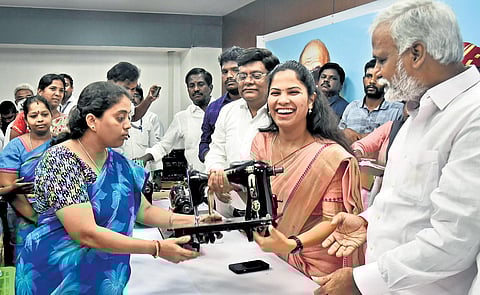 Mayor R Priya and HR&CE minister PK Sekarbabu distribute a sewing machine to a beneficiary at the Makkalai Thedi Mayor event on Wednesday | P Jawahar