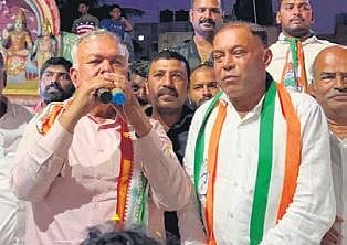 Ex-BBMP corporator M Chandrappa and Congress workers drum up support for Ramalinga Reddy