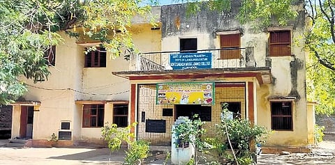 Sarada Sangeetha Kalasala lying in a dilapidated state in Kurnool | Express