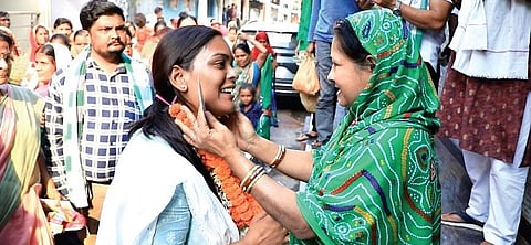 BJD’s Deepali Das greets people on the last day of campaigning in Jharsuguda | Express