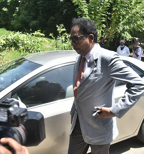 TN Human rights commission Member Kannadasan arrive at Omandurar hospital to visit Senthil Balaji. (Photo | P Jawahar)