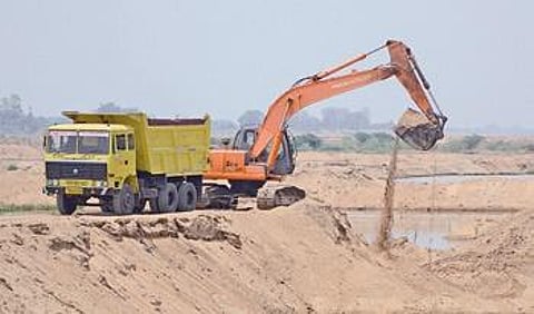 Sand miners digging up Tungabhadra river bed in dead of night