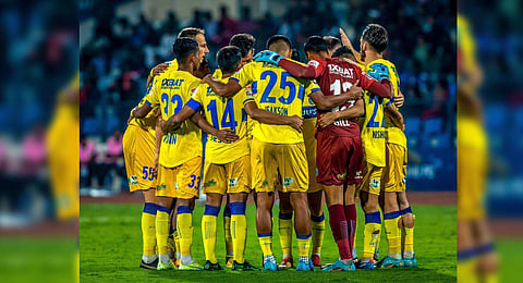 The Kerala Blasters team during the 2022-23 Indian Super League semifinal against Bengaluru FC. (Photo | Kerala Blasters Twitter)Â