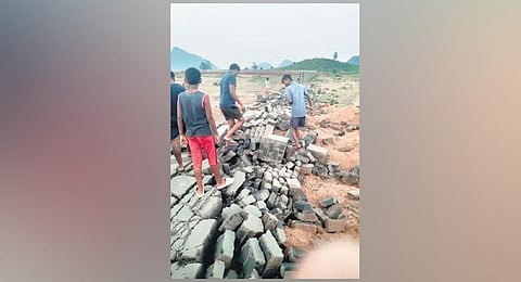 The collapsed wall of Malkangiri airstrip | Express