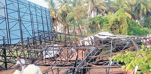 The hoarding that collapsed on the Chengapalli - Cochin bypass at Thekkalur on Thursday | Express