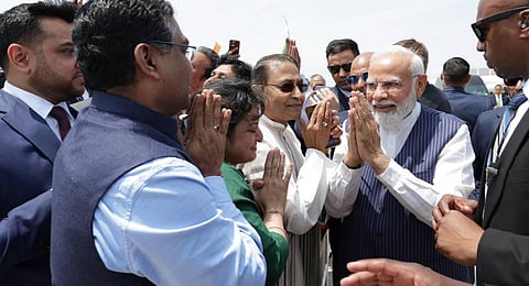 Prime Minister Narendra Modi being welcomed by Indian community people on his arrival in New York, US. (Photo | PTI)