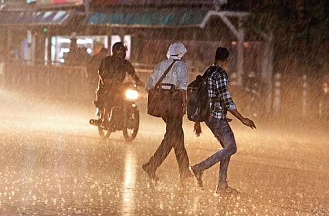 Pedestrians enjoy the first showers in Hyderabad | Sri Loganathan Velmurugan