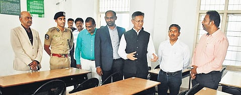 APPSC chief Gautam Sawang at Potti Sriramulu College I Prasant Madugula