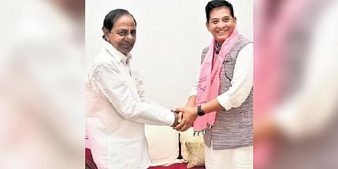 Chief Minister K Chandrasekhar Rao welcomes social activist from Madhya Pradesh Anand Roy into the BRS