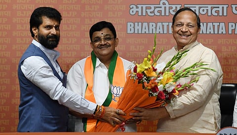 Former Rajya Sabha MP and AIADMK Leader Dr. V Maitreyan joining BJP in the presence of Arun Singh at the BJP Hq in New Delhi on Friday. (Photo | EPS/ Shekhar Yadav)