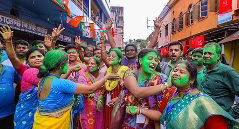 TMC supporters celebrate the party's lead during the counting of votes of West Bengal panchayat polls, in Howrah. (Photo | PTI)