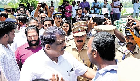 Residents argue with Transport Minister Antony Raju when he visited Muthalapozhi coastal village in Thiruvananthapuram, on Monday morning. (Photo | Express)