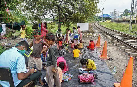Prasenjit Chatterjee, a traffic cop in Kolkata, took the initiative of teaching slum kids when he saw them huddled together and trying to read a book.