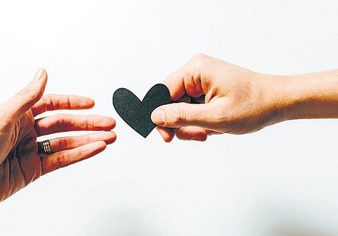 A true devotee faces no sorrow or darkness