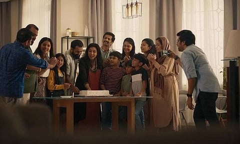 A frame from the movie 1001 Nunakal.