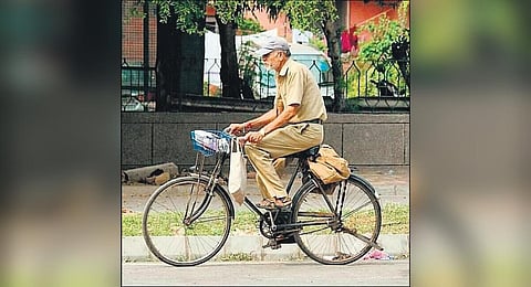 postmen will now be delivering electricity bills and collecting electricity revenue from the doorstep in Jammu and Kashmir.