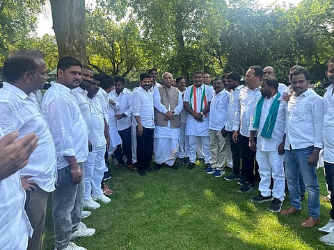 Orange Travels owner Muthyala Sunil Reddy joins the Congress in the presence of AICC president Mallikarjun Kharge. (Photo | Express)
