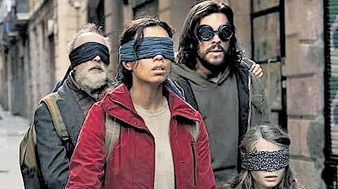 A scene from 'Bird Box Barcelona'