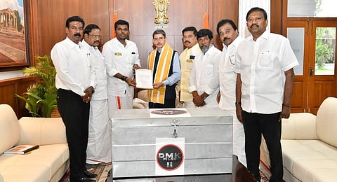 TN BJP chief K Annamalai submits memorandum to Governor R N Ravi. (Photo | Twitter)