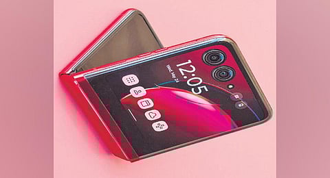 In the past few years, several big players such as Samsung, Motorola, and Oppo have entered the market with their new flip devices.