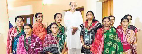 Chief Minister Naveen Patnaik with winners of national water awards in Bhubaneswar | Express